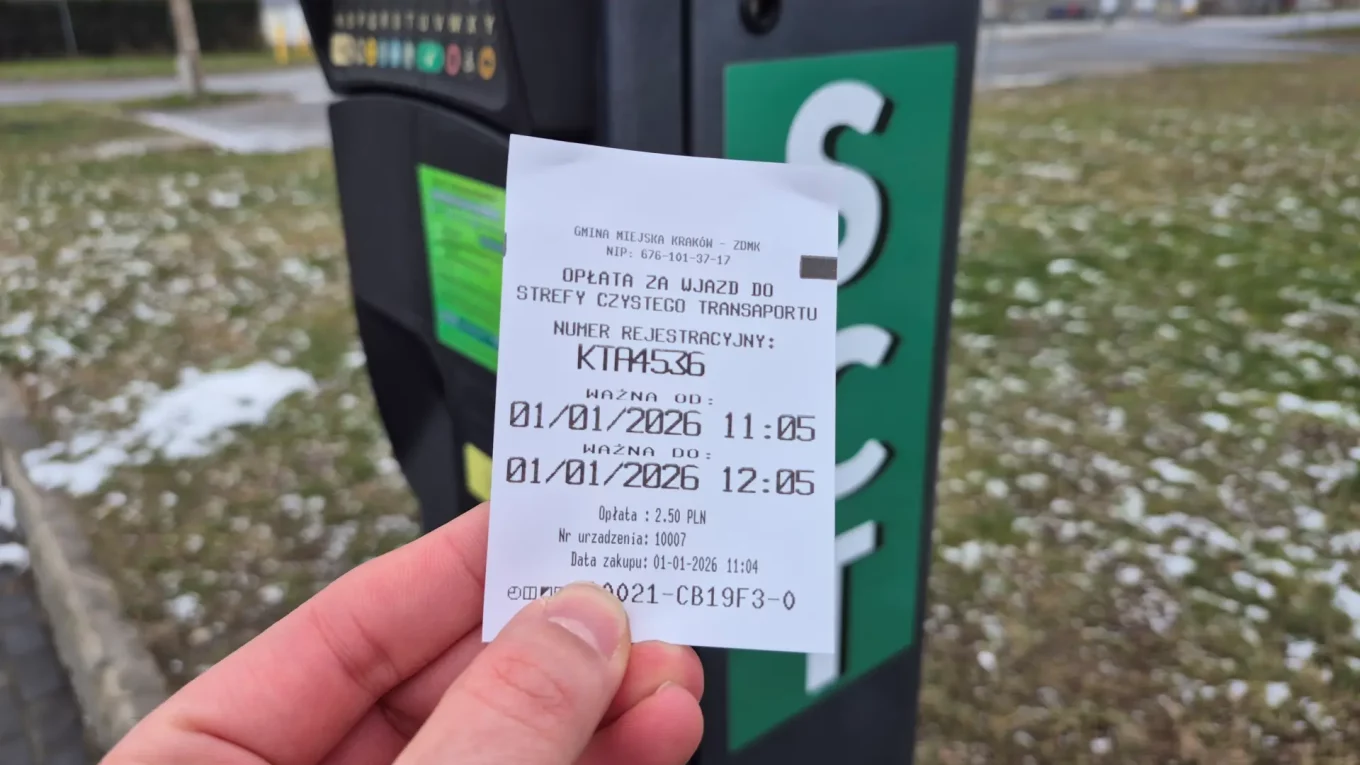 Bilecik upoważniajacy do wjazdu do SCT na tle strefomatu