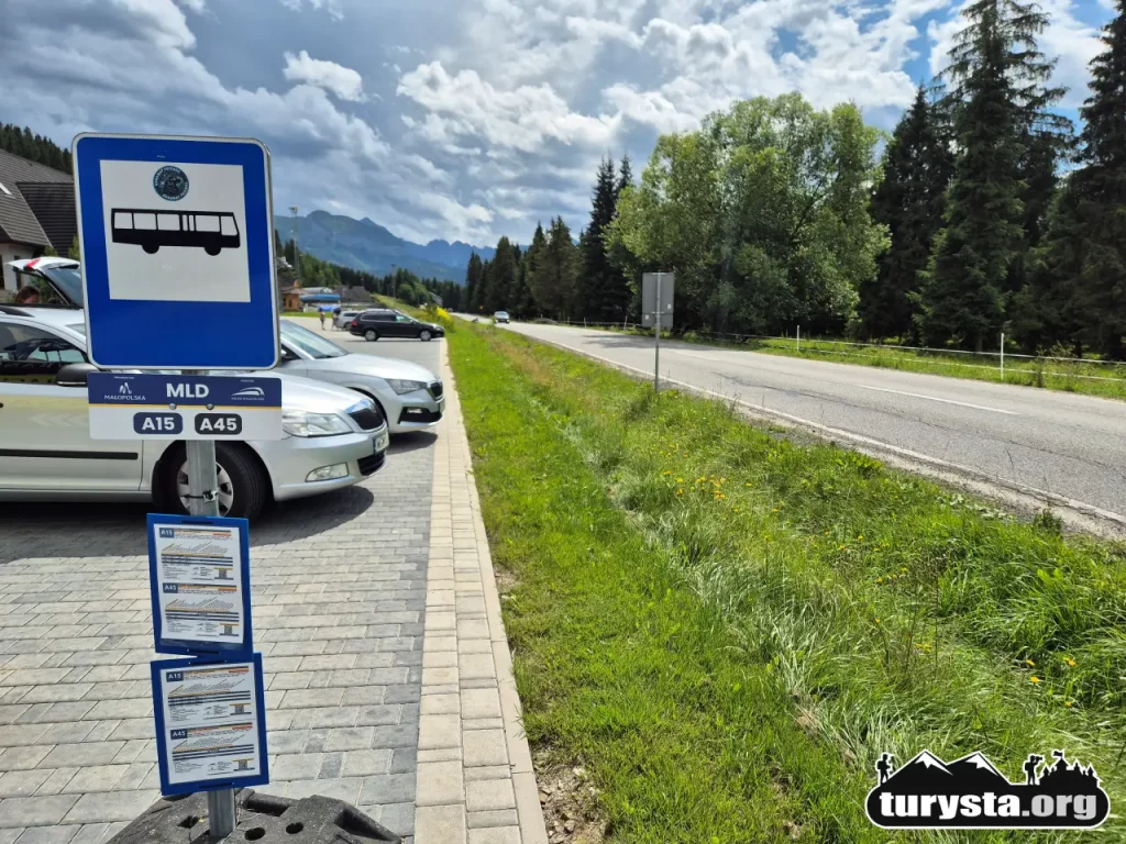 Przystanek autobusowy relacji Zakopane – Poprad linii A15 w miejscowości Jurgów