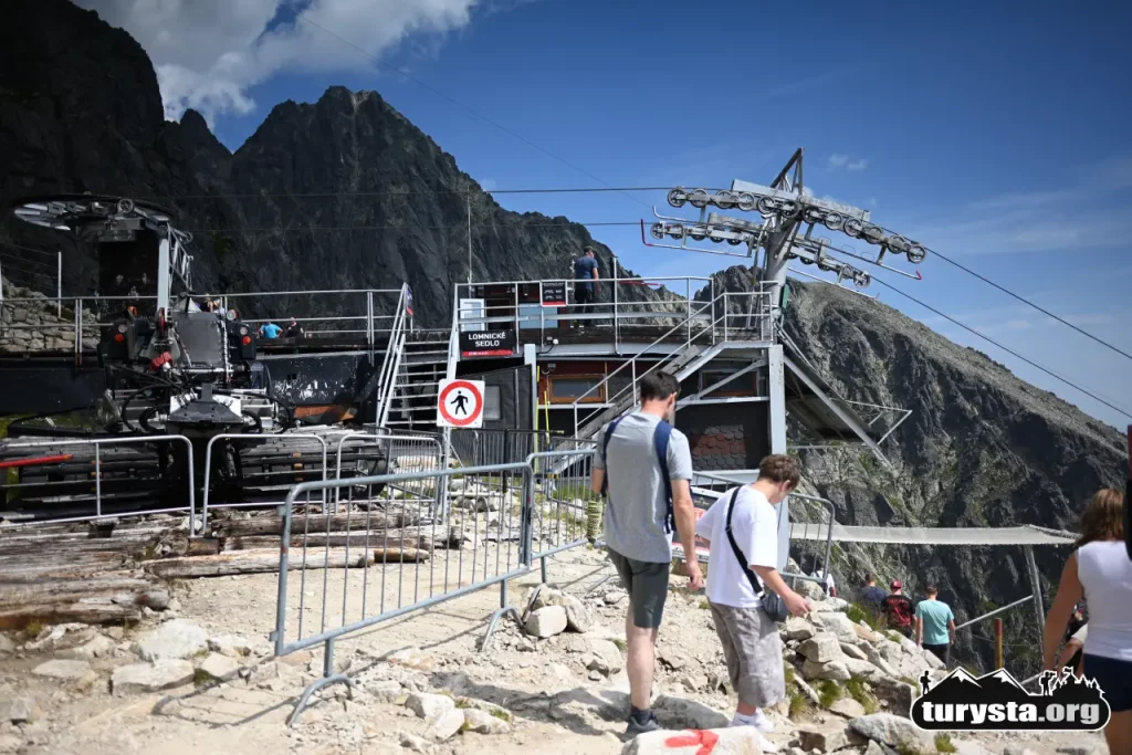 Górna stacja wyciągu krzesełkowego na Łomnickiej Przełęczy (2190 m n.p.m.)
