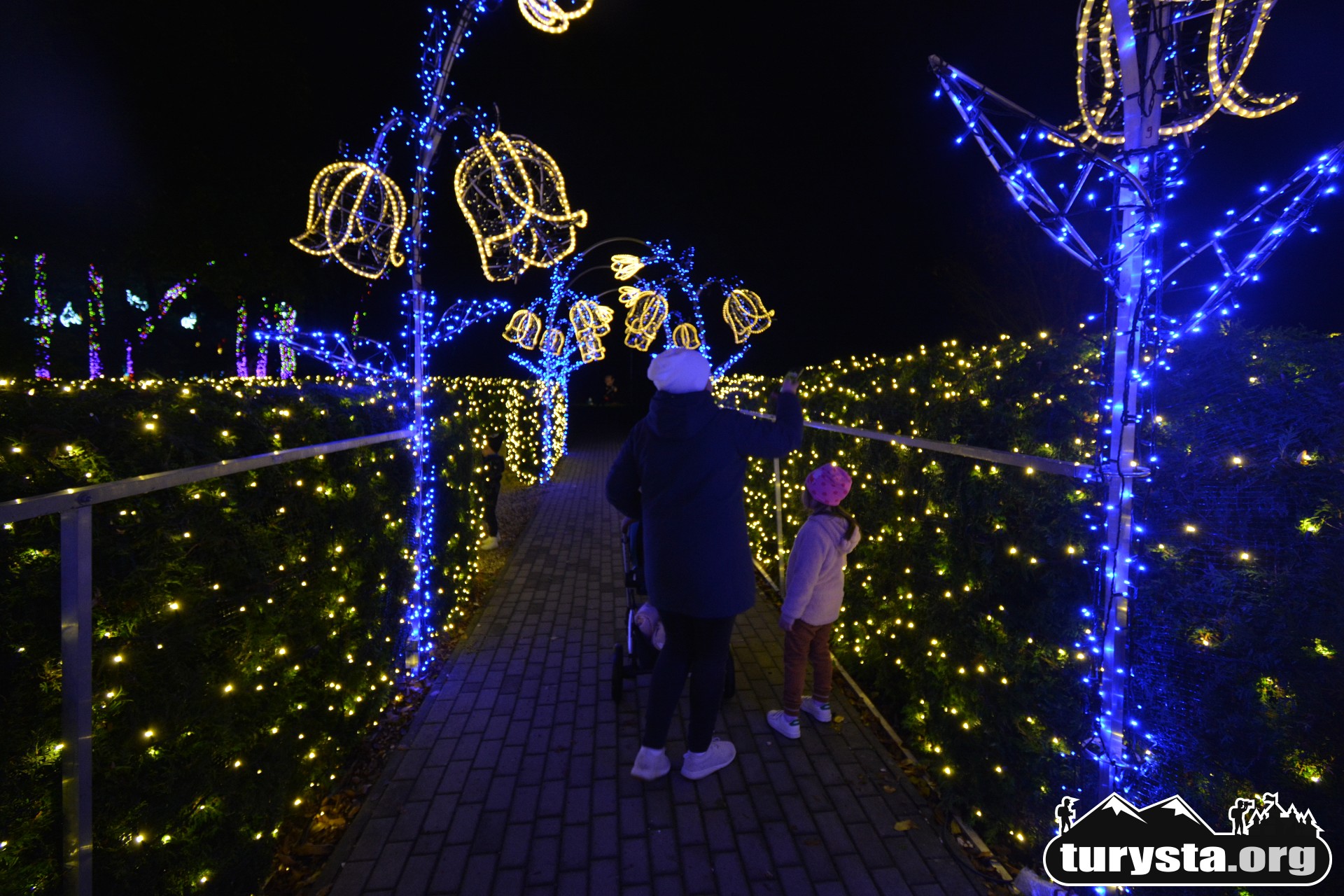 GardenofLightsKrakow20232024Smerfy12